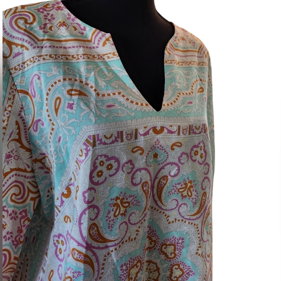 J. McLaughlin Geometric Large Long Sleeves V-Neck - Picture 3 of 8